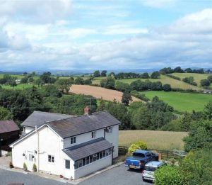 Brynhyfryd, Cwm Golau, Cyfronydd